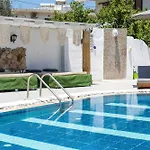 Apartament Toula's *